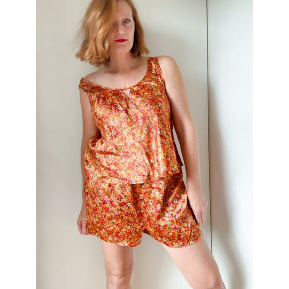Victoria's Secret Floral Print Pajama Set Tank/shorts size medium Autumnal - Picture 6 of 6